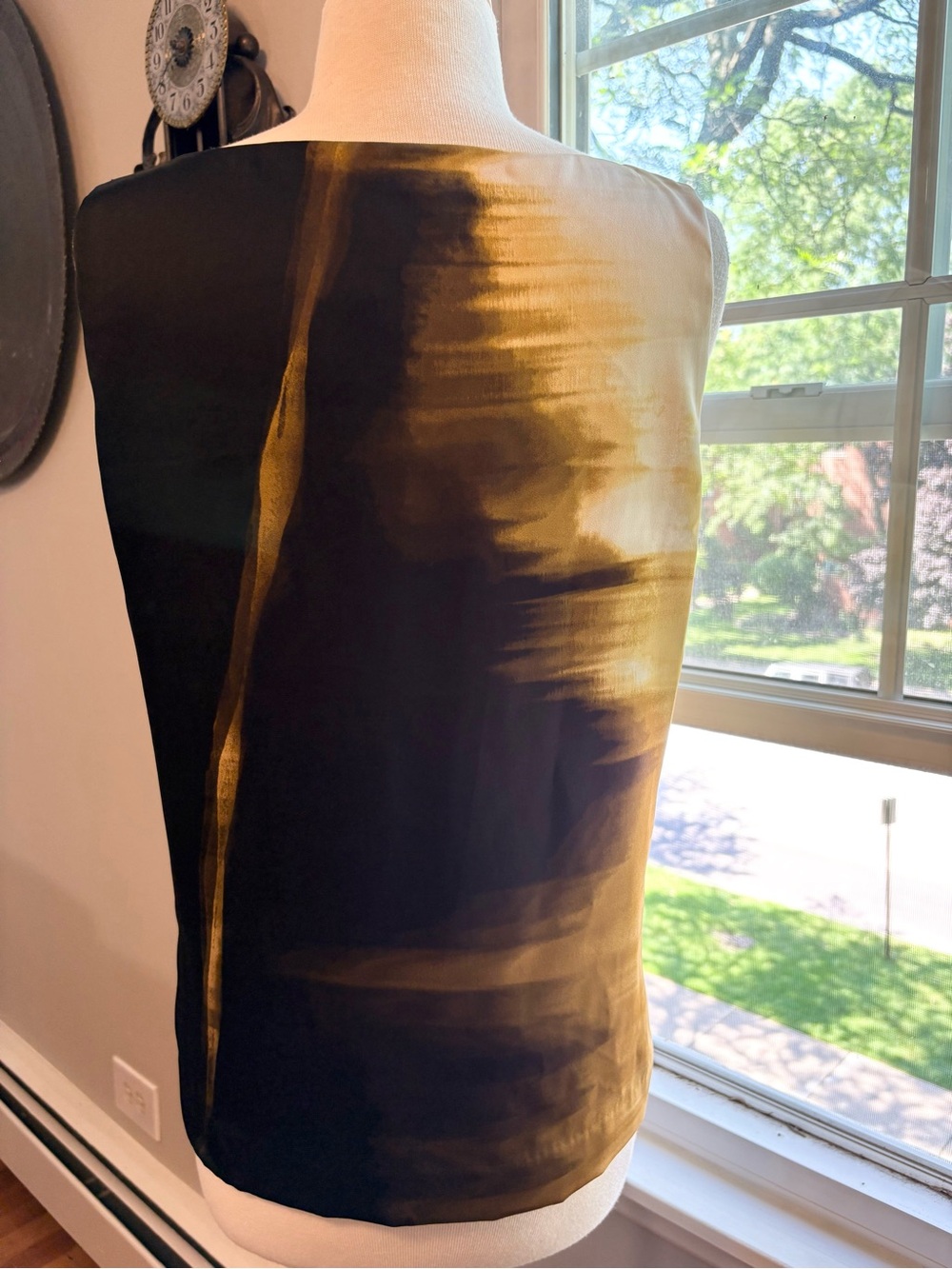 Donna Karan Black and Gold Abstract Scoop Neck Camisole Tank, Small (EUC) - Picture 2 of 8